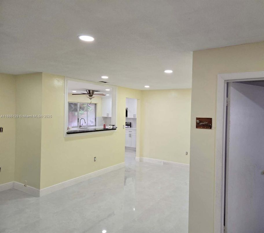 Empty room, Interior, Kitchen, Recessed Lighting
