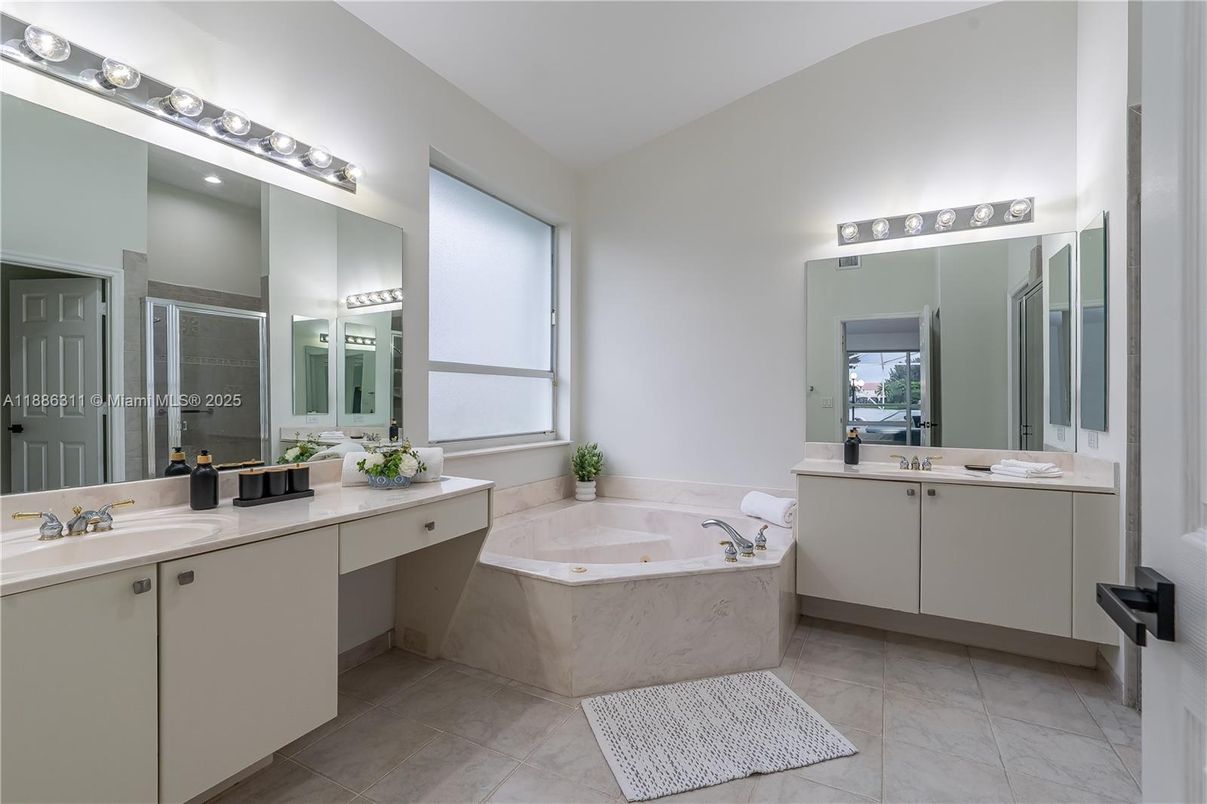 Bathroom, Dual Sink Vanities, Interior