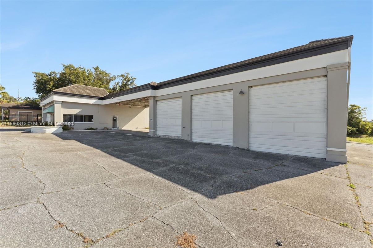 Detached Garage, Exterior