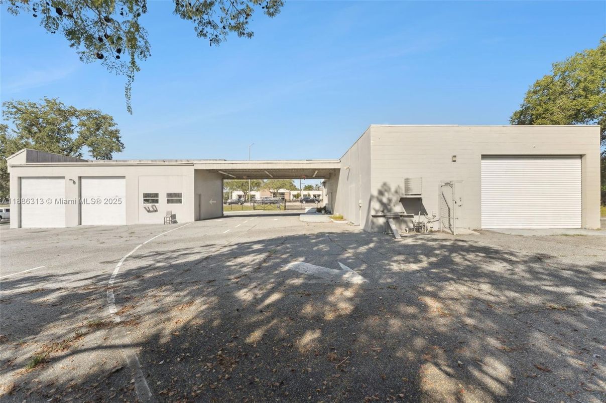 Detached Garage, Exterior