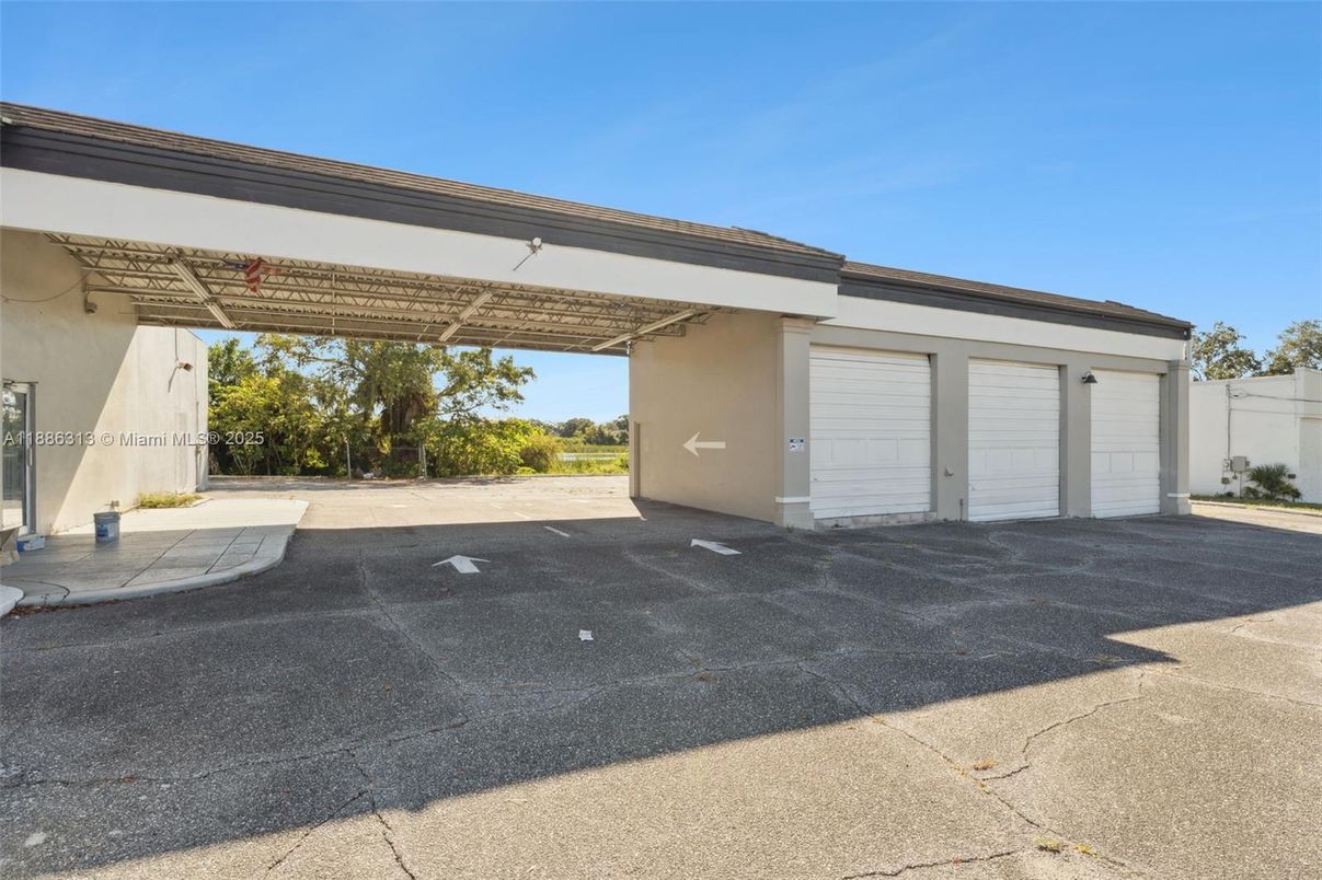 Detached Garage, Exterior