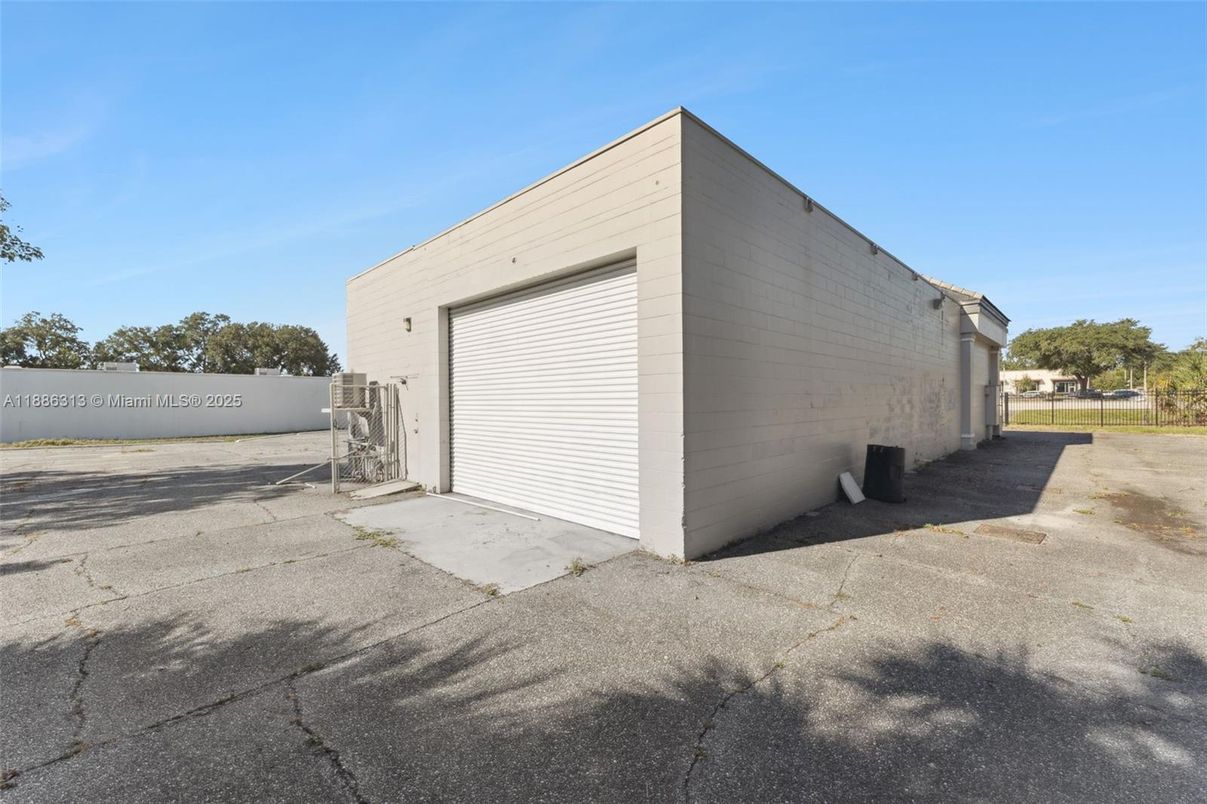 Detached Garage, Exterior