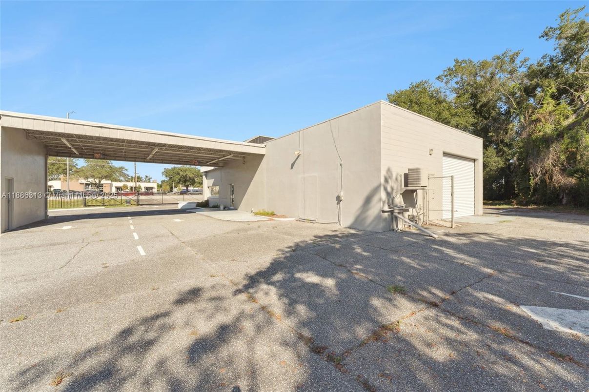 Backyard, Detached Garage, Exterior