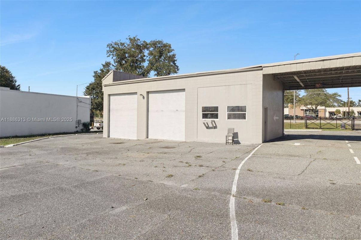 Detached Garage, Exterior