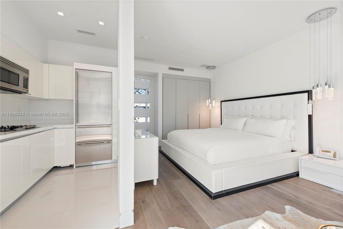 Bedroom, Interior, Kitchen, Pendant Lights, Recessed Lighting, Stainless Steel Appliances, Wood Texture Flooring