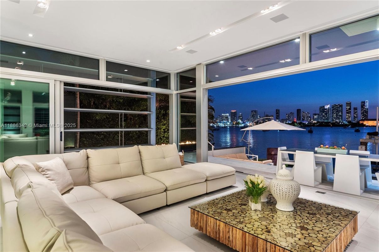 Interior, Living room, Recessed Lighting, Water