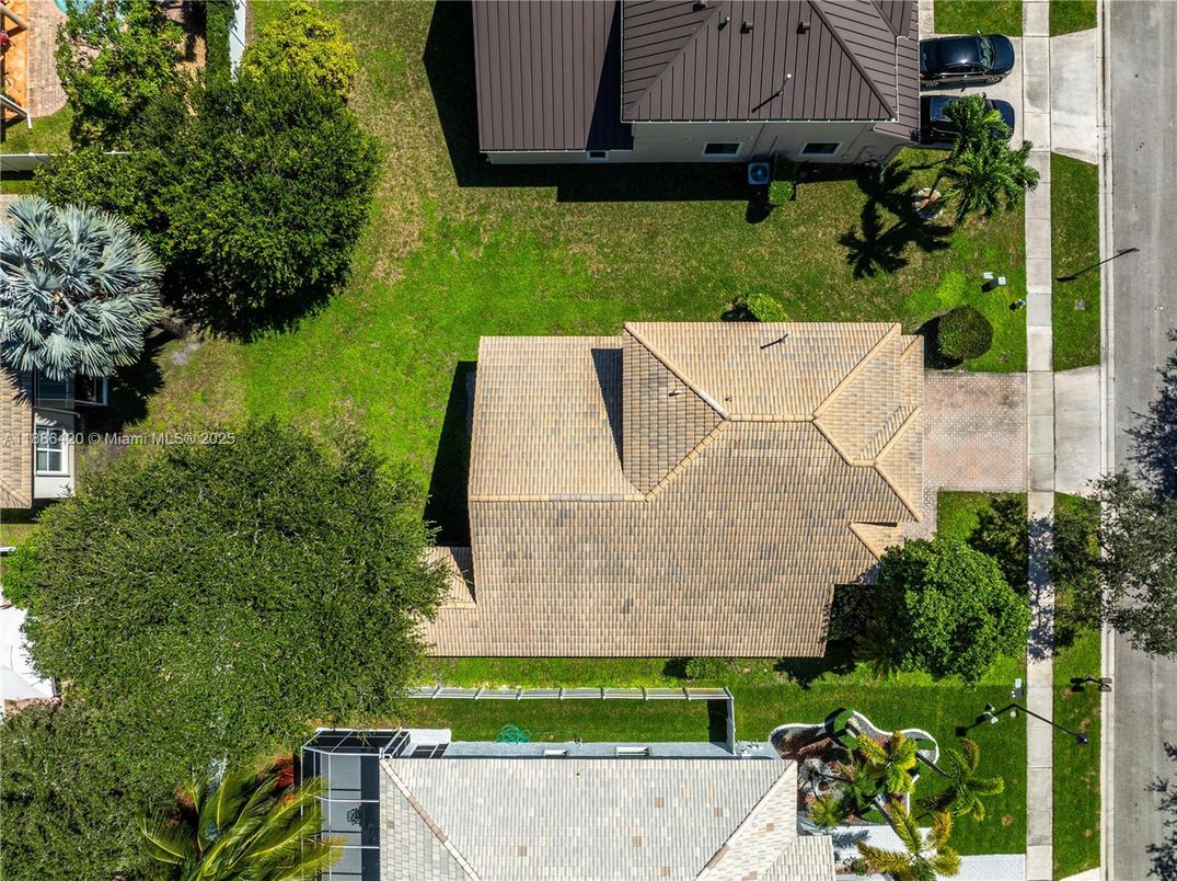 Exterior, Drone