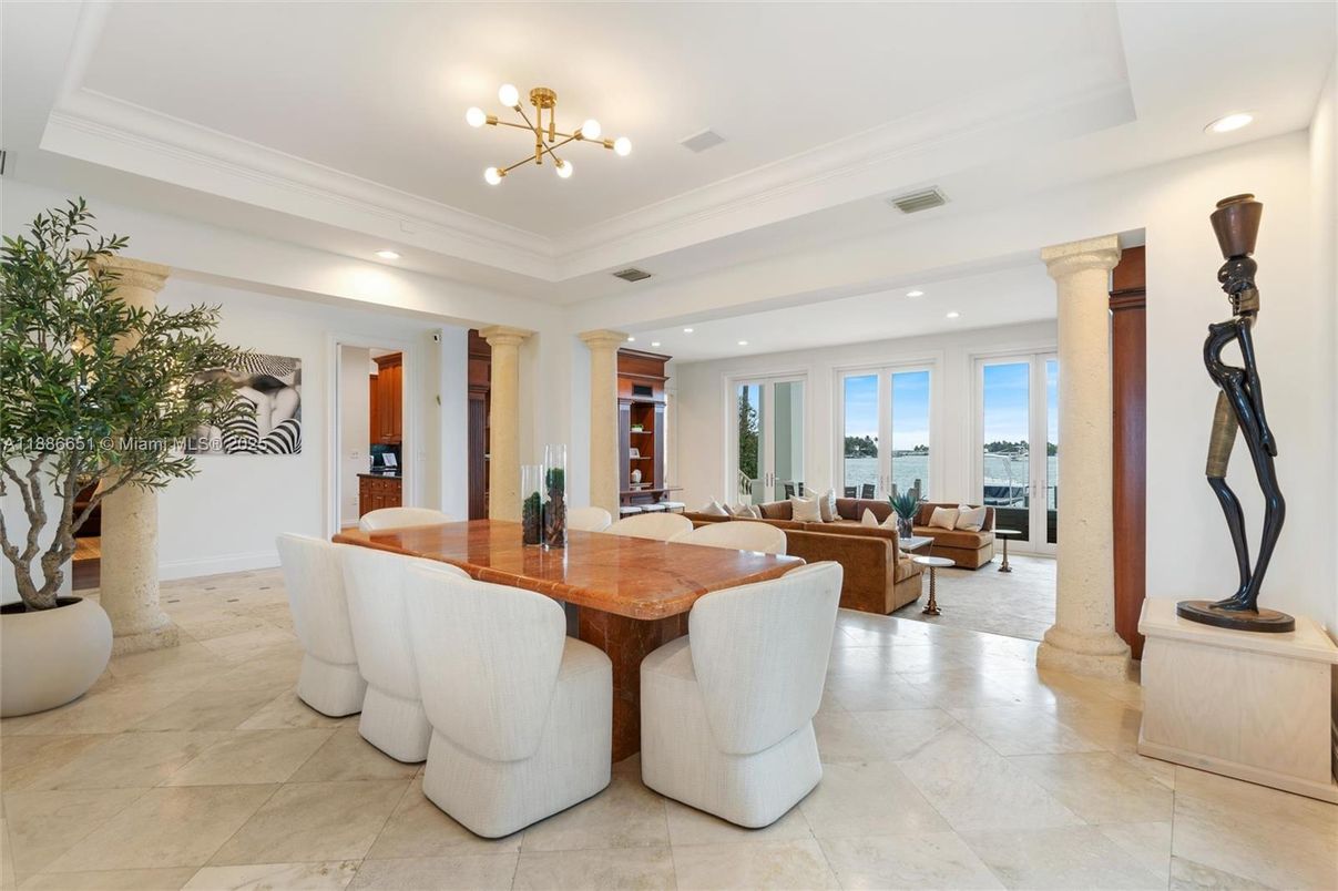 Dining room, Interior, Living room, Pendant Lights, Recessed Lighting