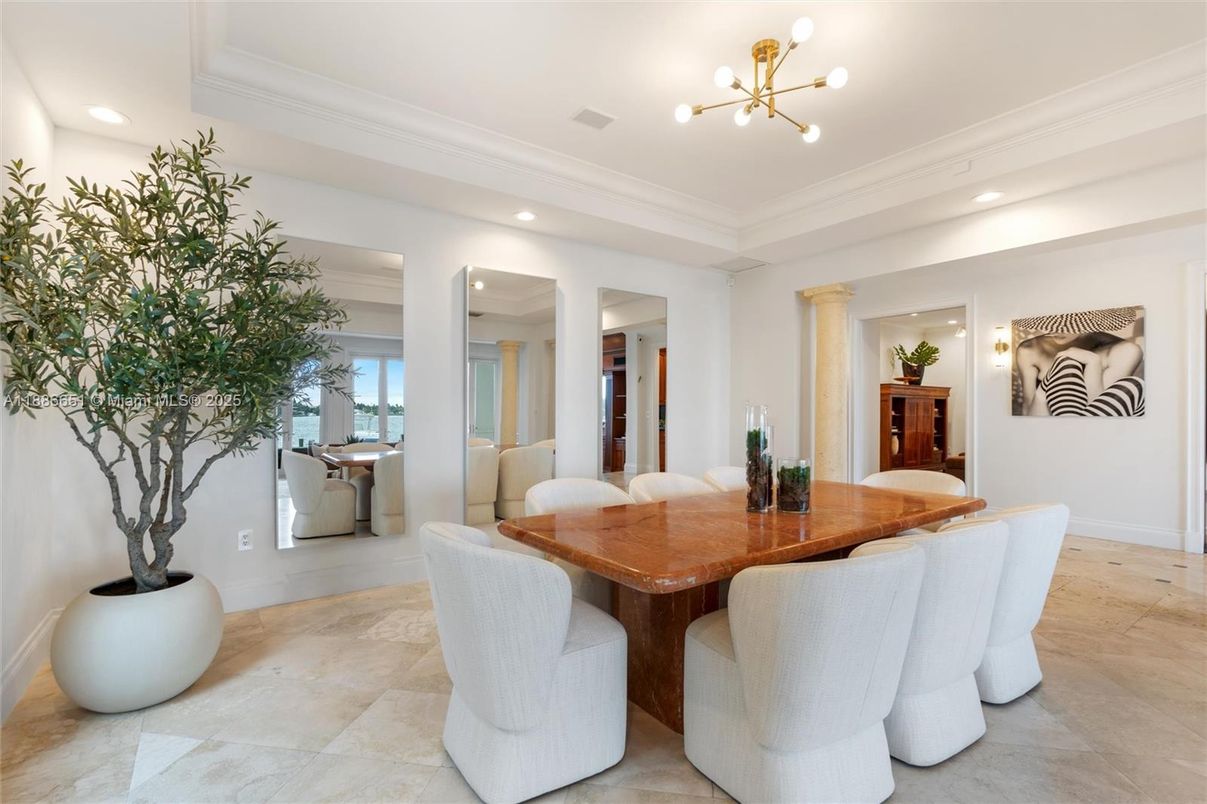 Dining room, Interior, Pendant Lights, Recessed Lighting