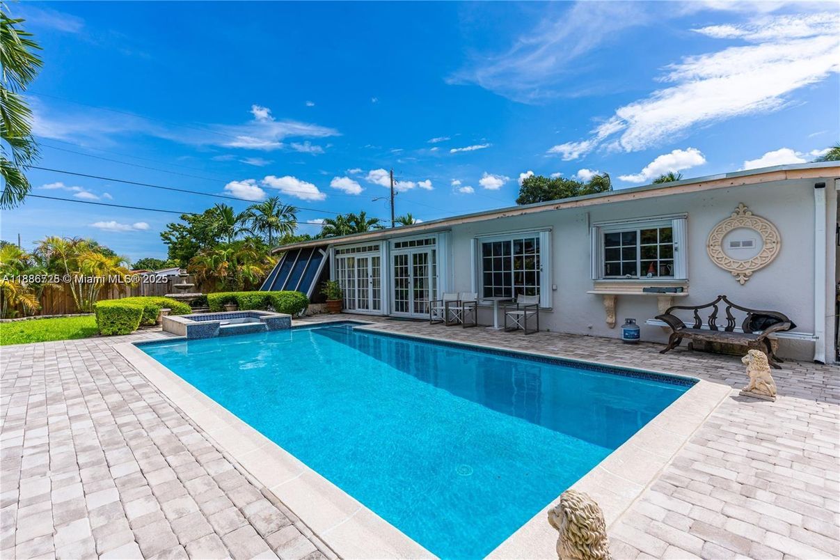 Exterior, Pool