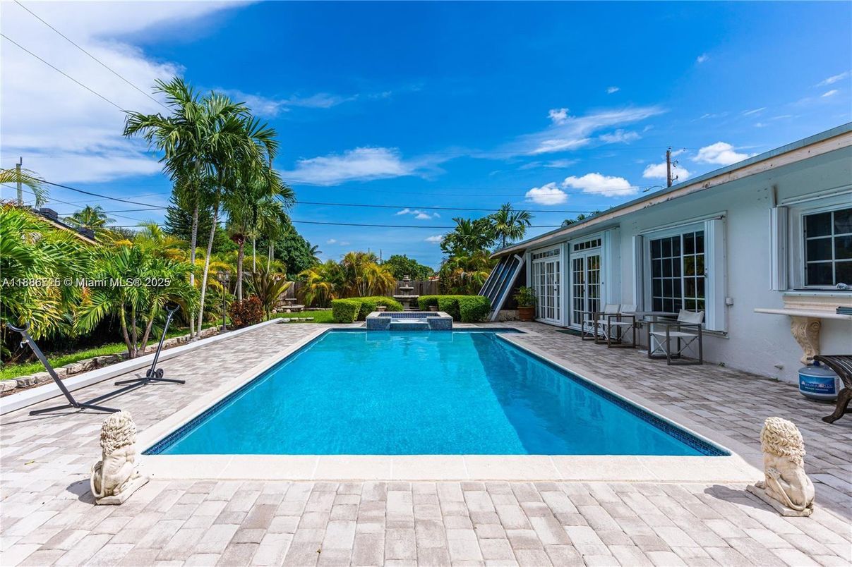 Exterior, Pool