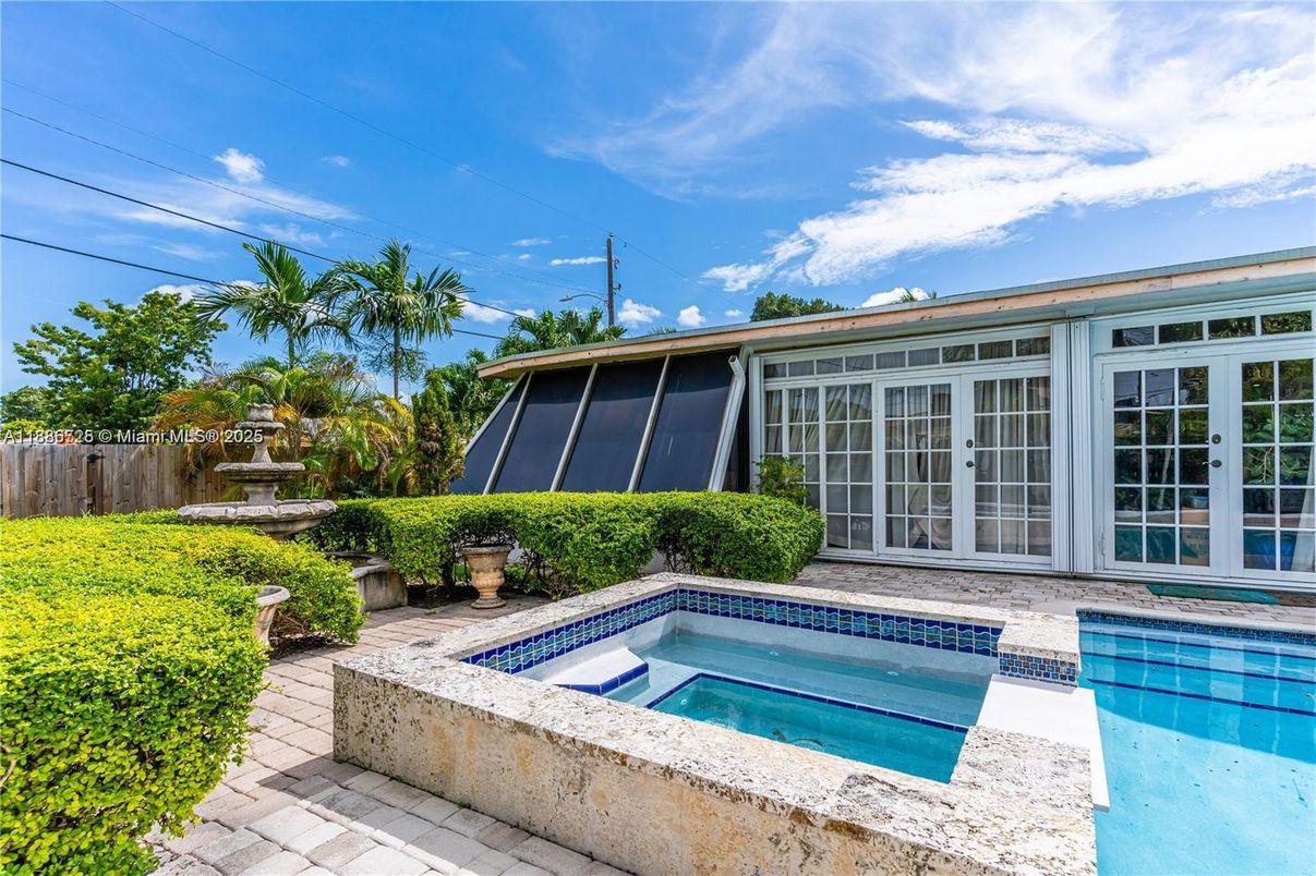Exterior, Pool