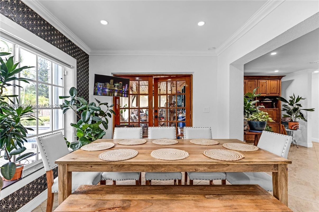 Dining room, Interior, Recessed Lighting