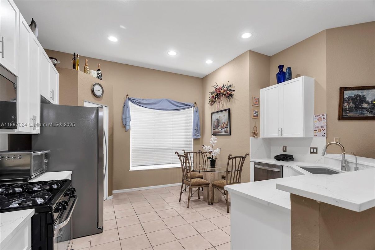 Dining room, Interior, Kitchen, Recessed Lighting