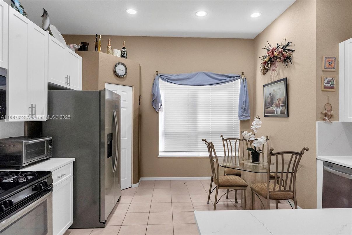 Dining room, Interior, Kitchen, Recessed Lighting