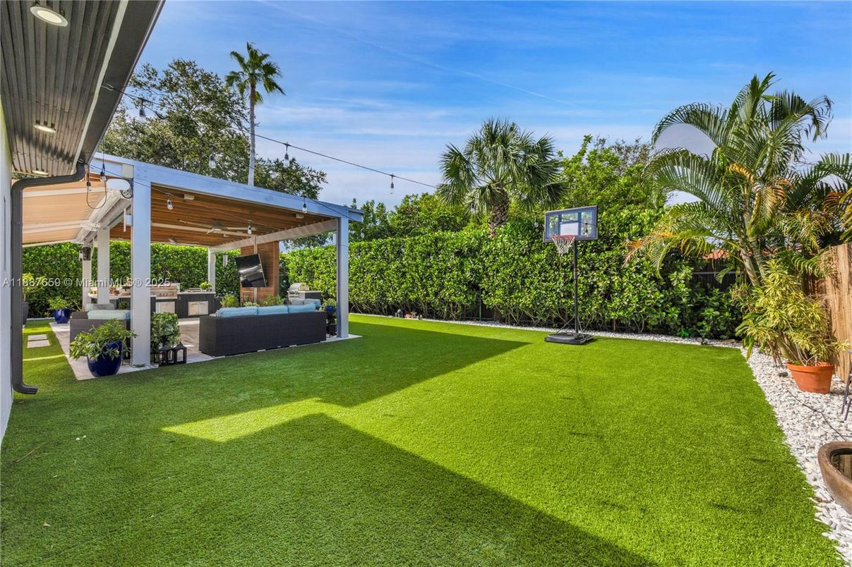 Backyard, Exterior