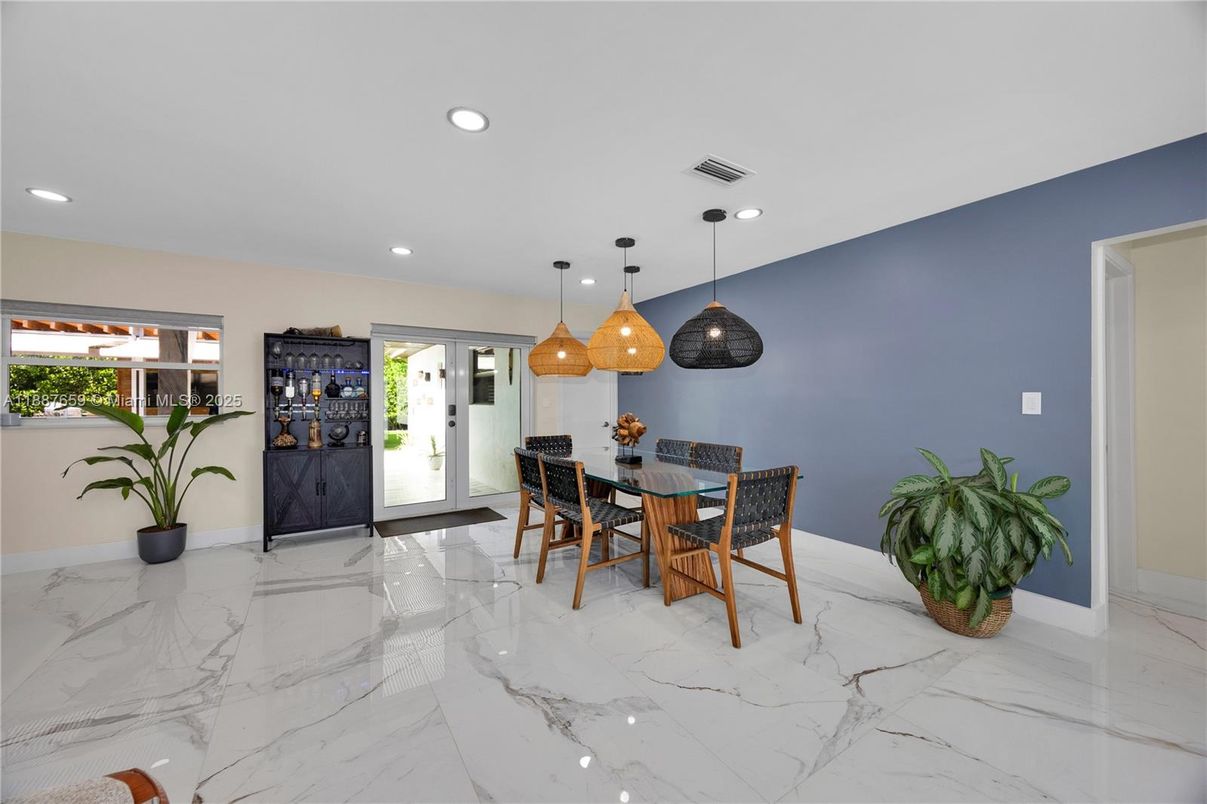 Dining room, Interior, Kitchen, Marble, Pendant Lights, Recessed Lighting
