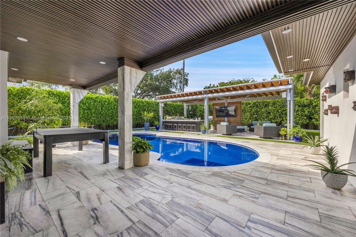 Exterior, Pool