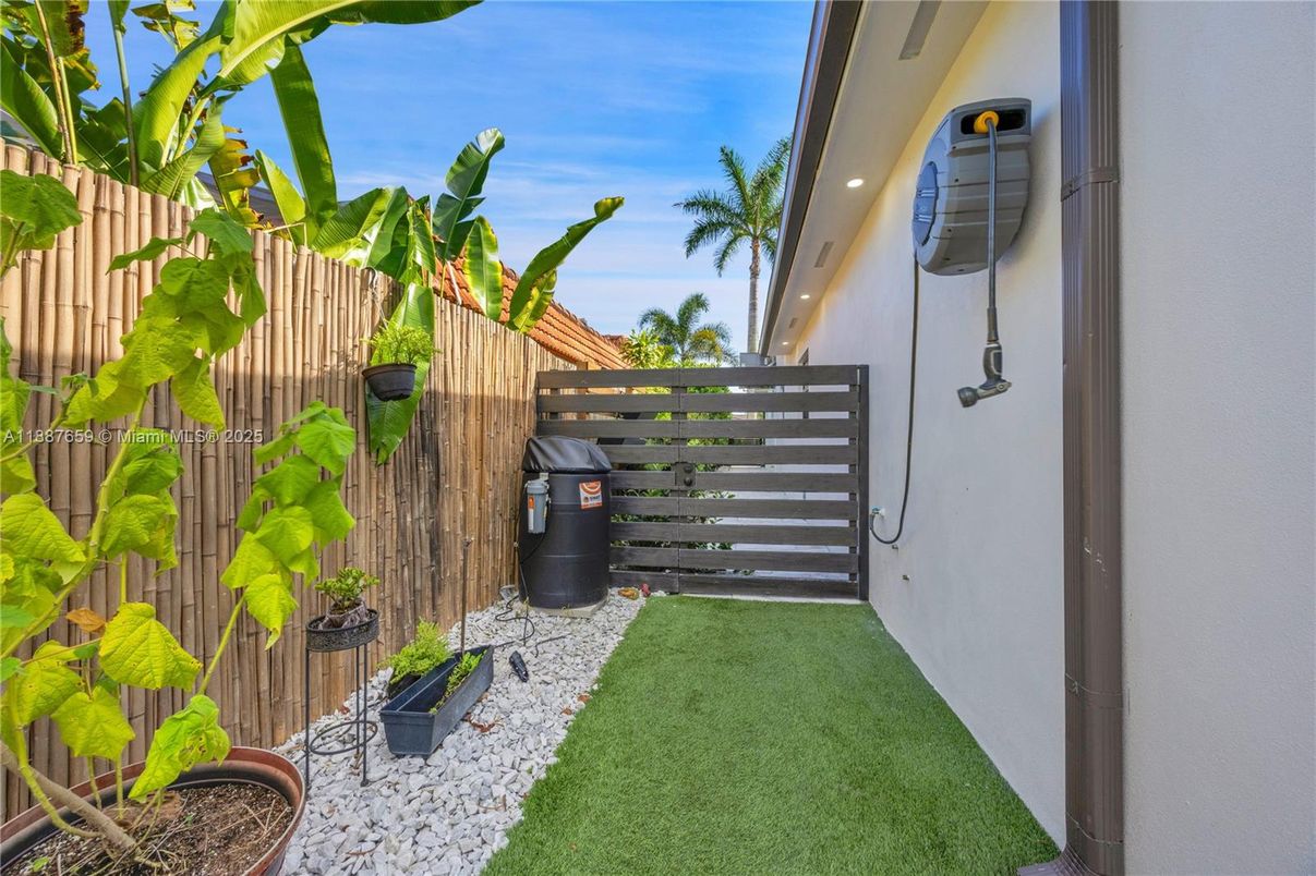 Backyard, Exterior