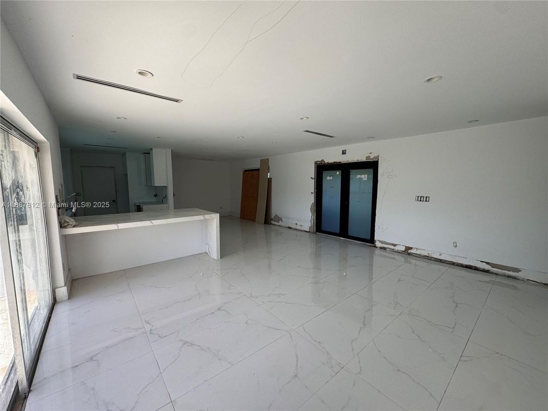 Bathroom, Empty room, Interior, Marble, Recessed Lighting