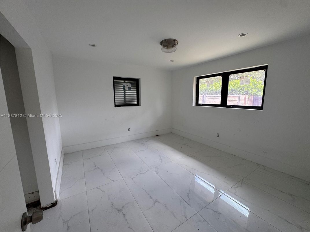 Empty room, Interior, Marble, Recessed Lighting