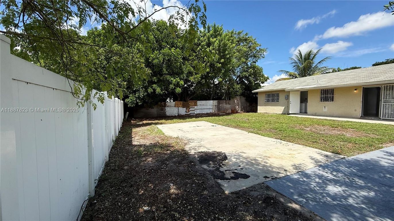 Backyard, Exterior