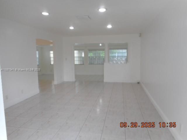 Empty room, Interior, Recessed Lighting