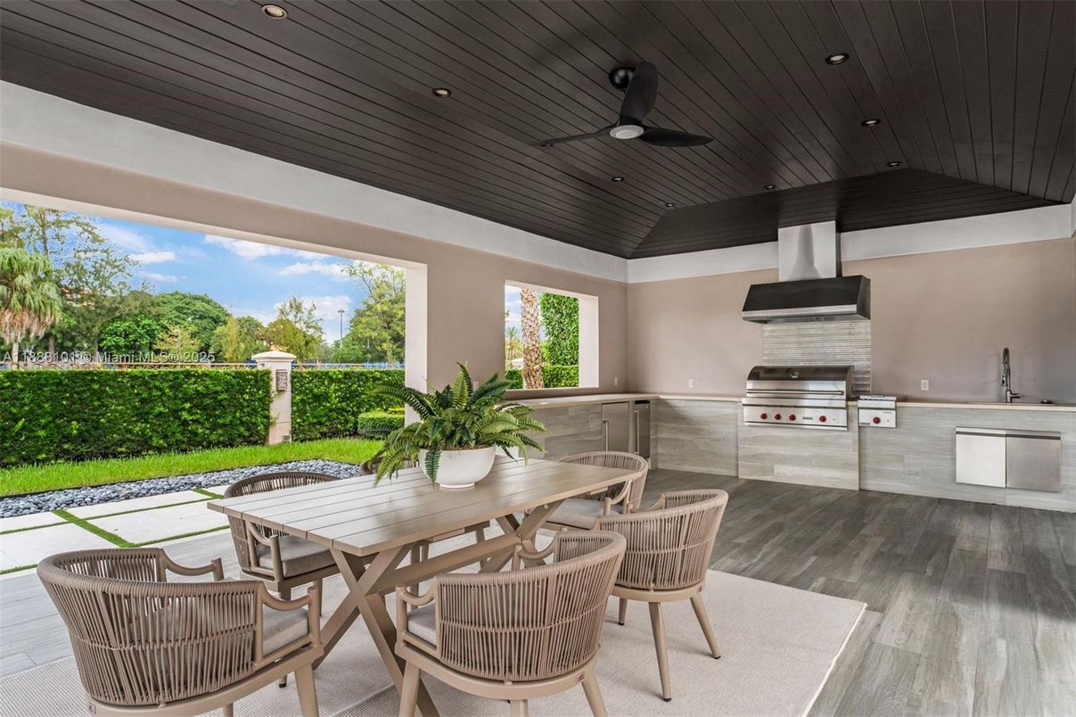 Exterior, Outdoor Kitchen