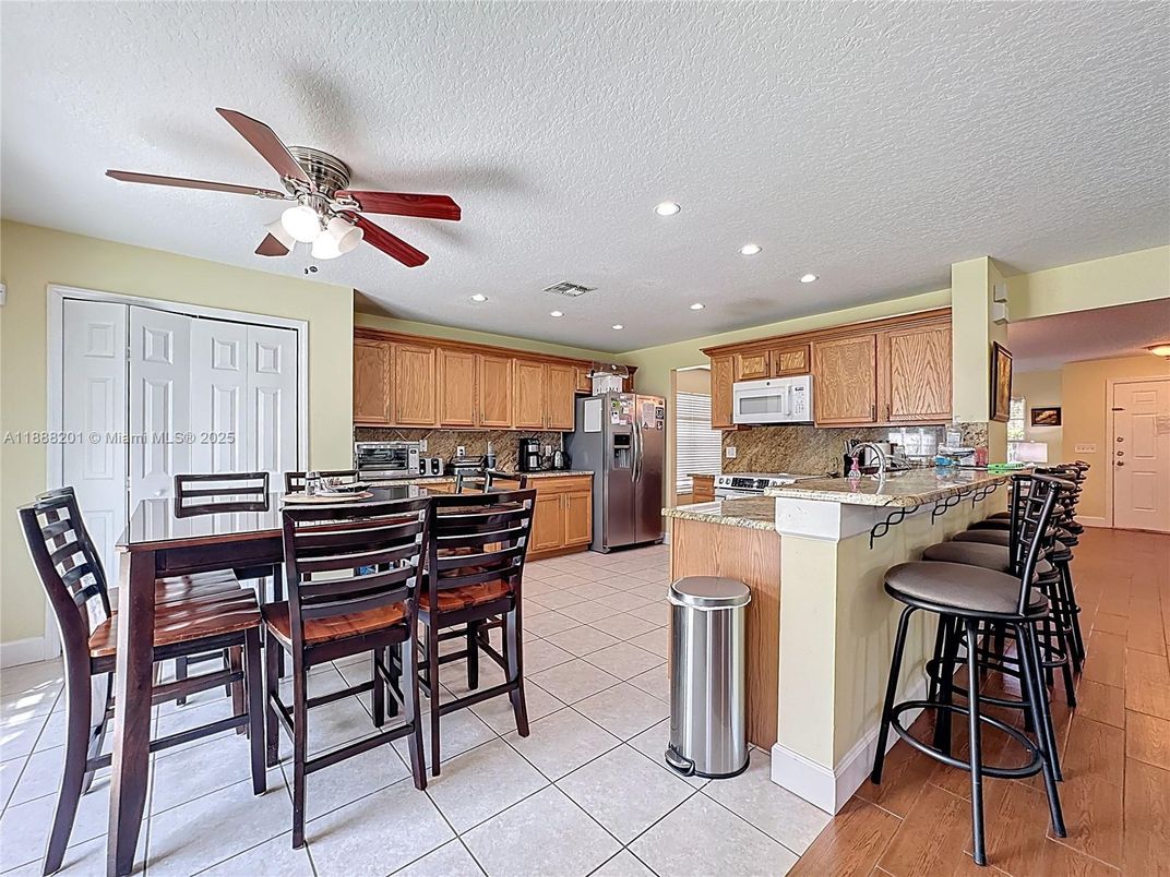 Dining room, Interior, Kitchen, Recessed Lighting