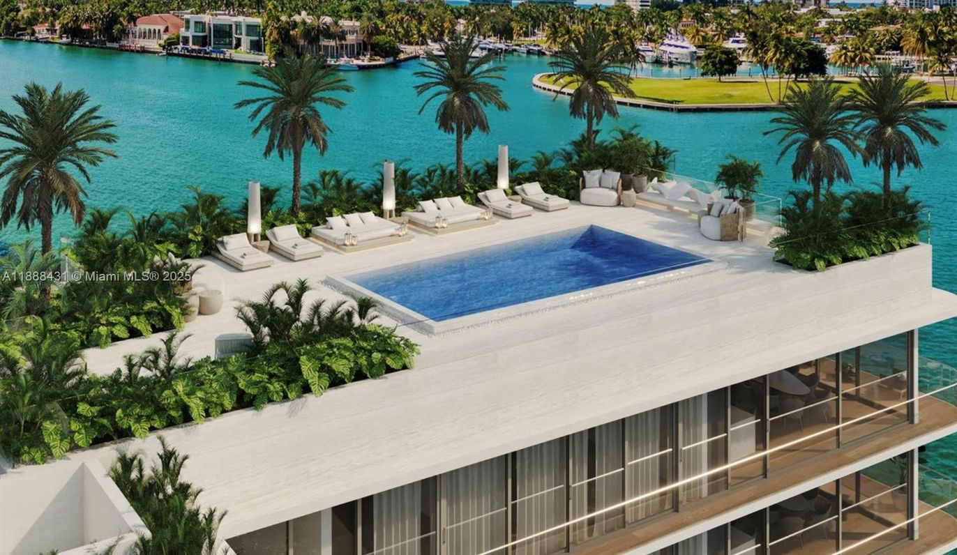 Exterior, Pool, Water