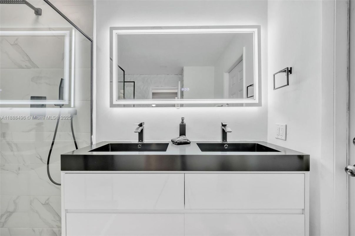 Bathroom, Dual Sink Vanities, Interior, Marble