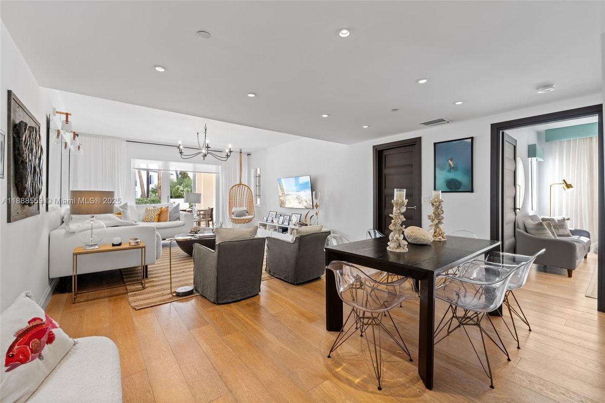 Dining room, Interior, Living room, Pendant Lights, Recessed Lighting, Wood Texture Flooring