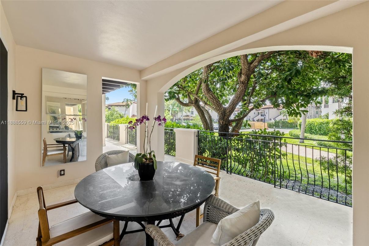 Dining room, Interior