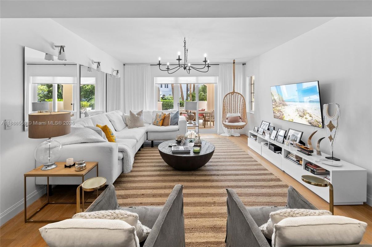 Chandelier, Dining room, Interior, Living room, Wood Texture Flooring