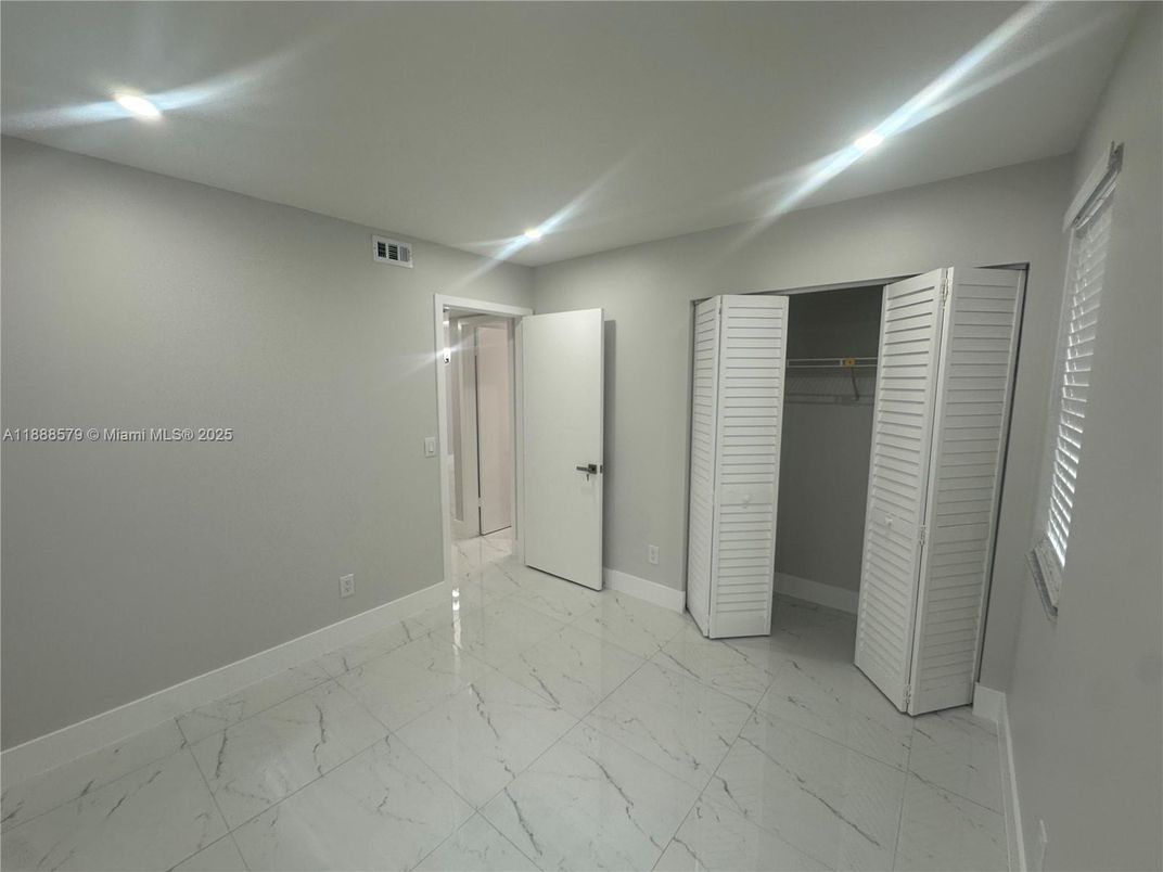 Empty room, Interior, Marble, Recessed Lighting
