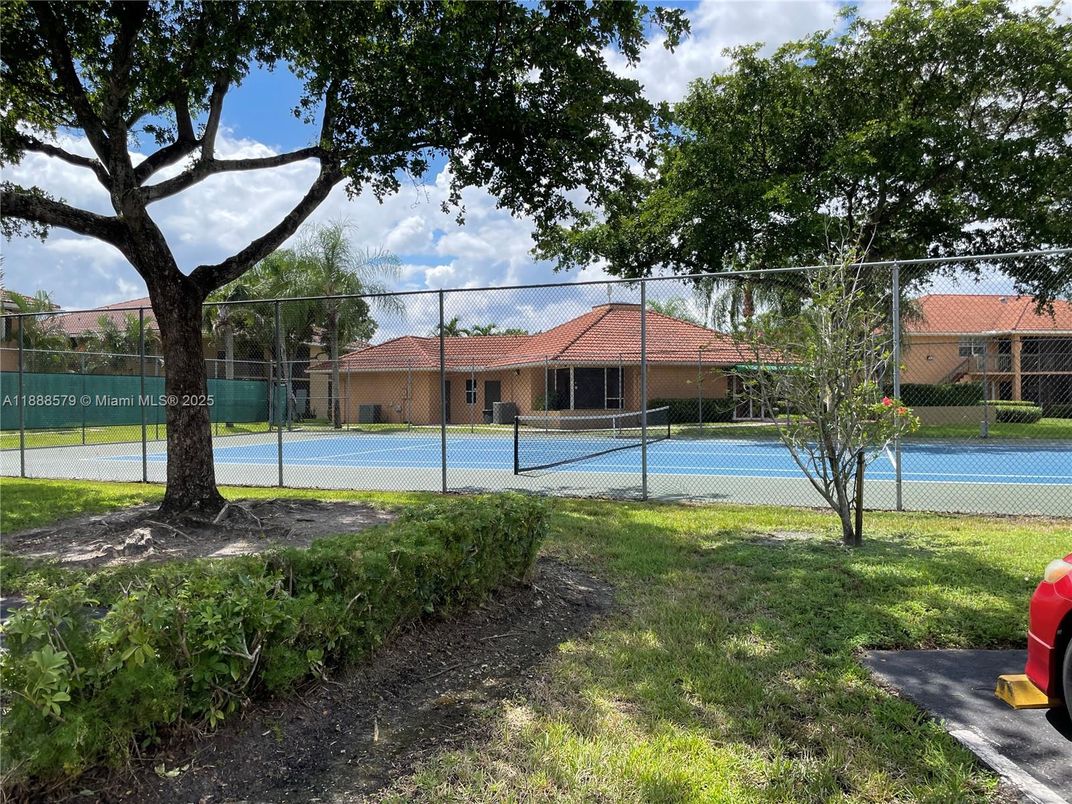 Exterior, Tennis Courts