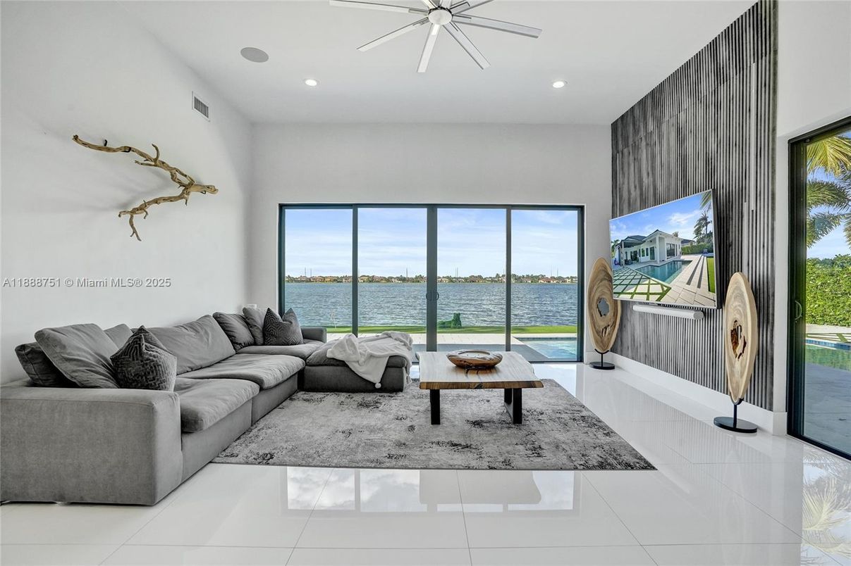 Interior, Living room, Recessed Lighting, Water