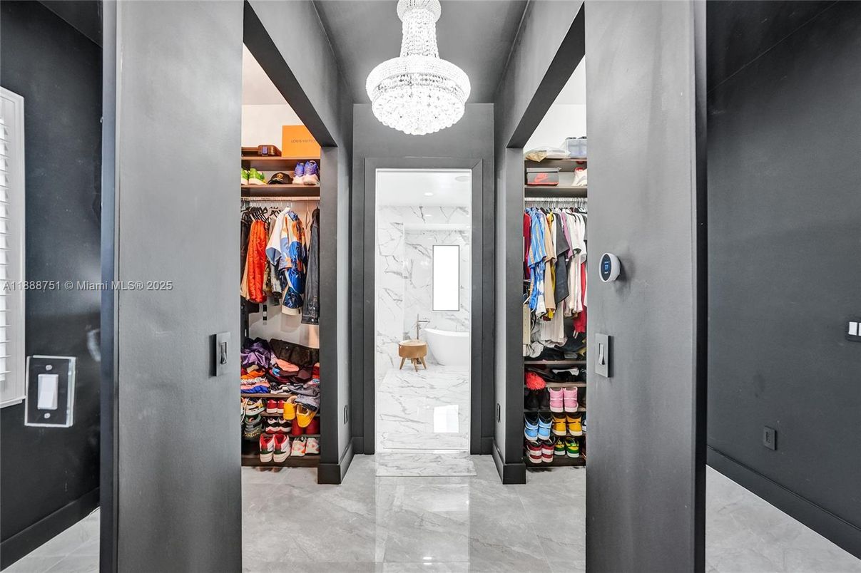 Chandelier, Interior, Marble, Marble Walls, Walk-in Closets