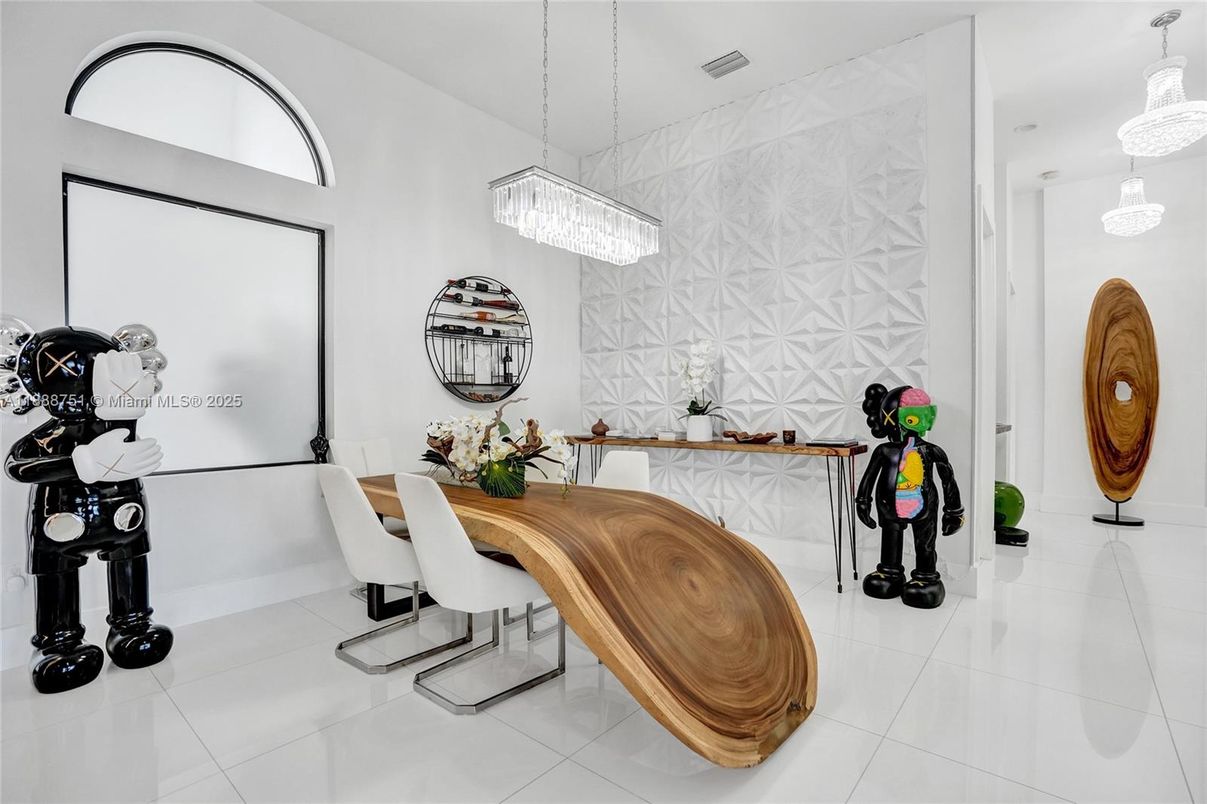 Chandelier, Dining room, Interior, Pendant Lights