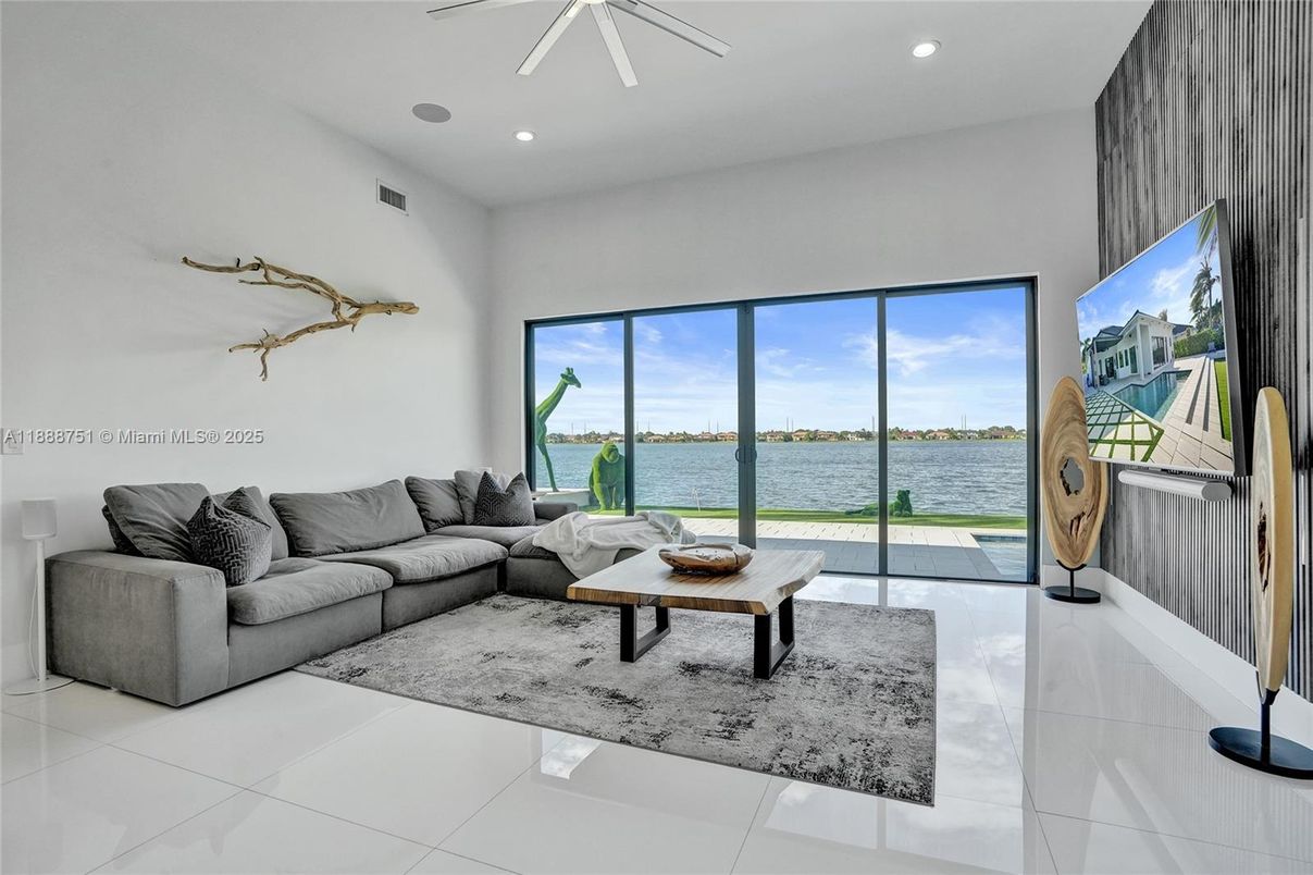 Interior, Living room, Recessed Lighting, Water