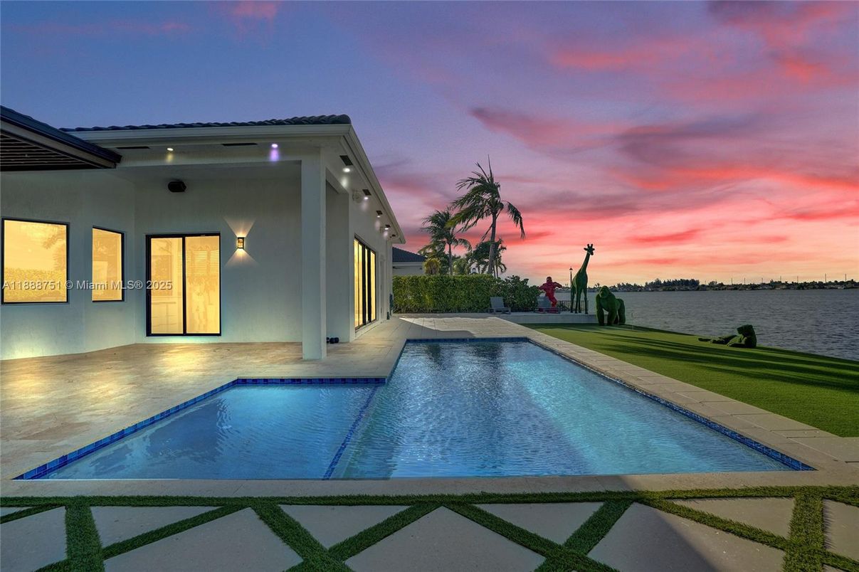 Exterior, Pool, Water