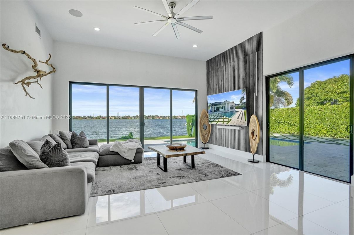 Interior, Living room, Recessed Lighting, Water