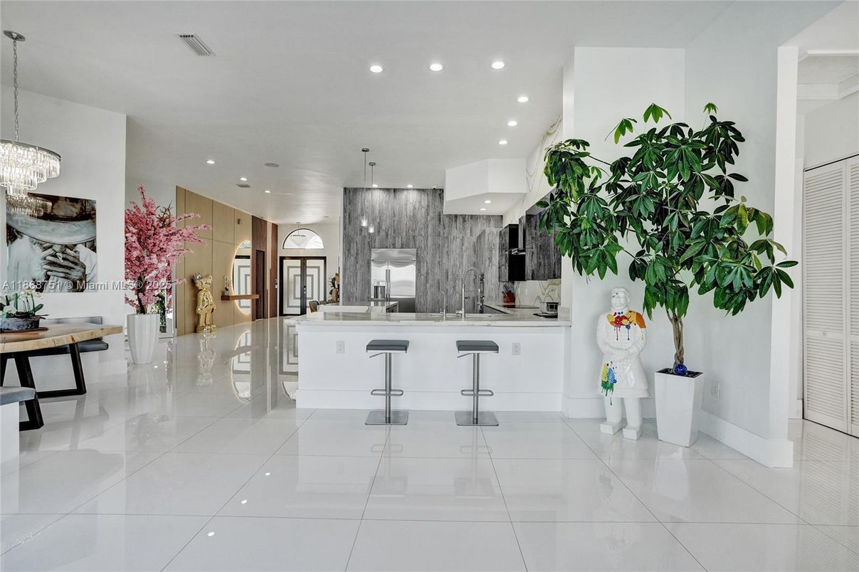 Chandelier, Interior, Kitchen, Marble Walls, Pendant Lights, Recessed Lighting