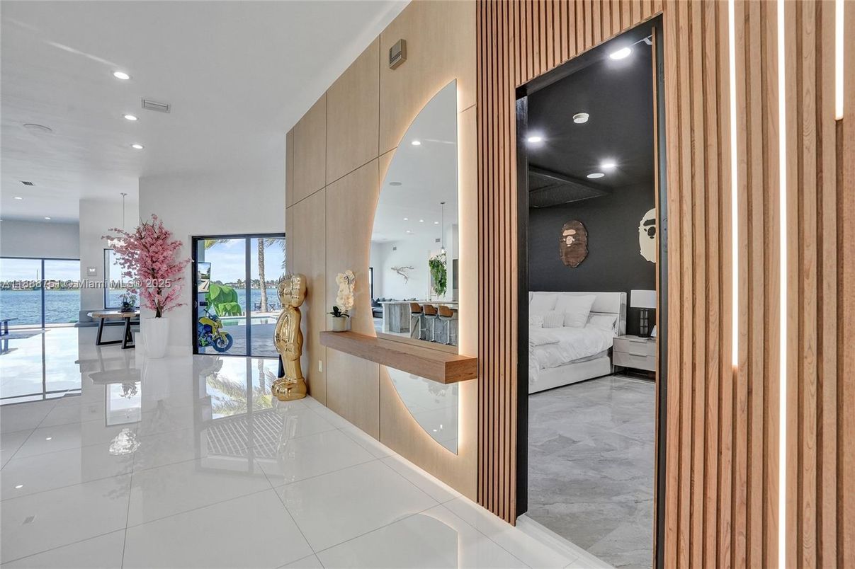 Bedroom, Interior, Recessed Lighting, Water