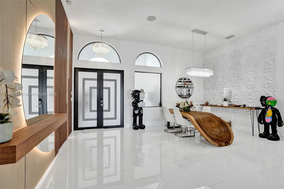 Chandelier, Dining room, Interior, Pendant Lights