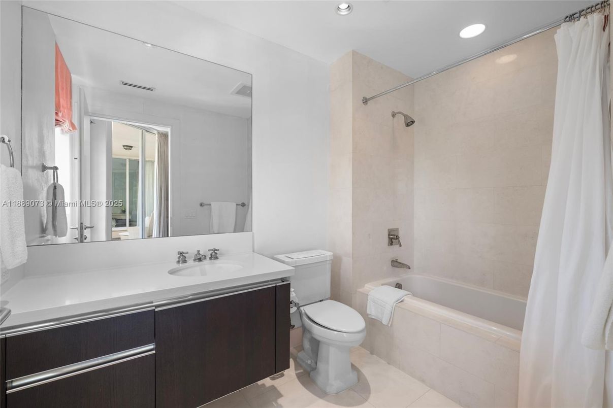 Bathroom, Interior, Recessed Lighting