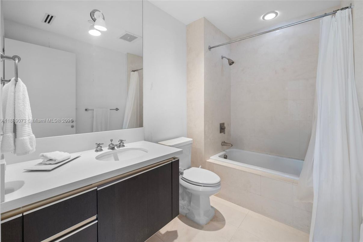 Bathroom, Interior, Recessed Lighting