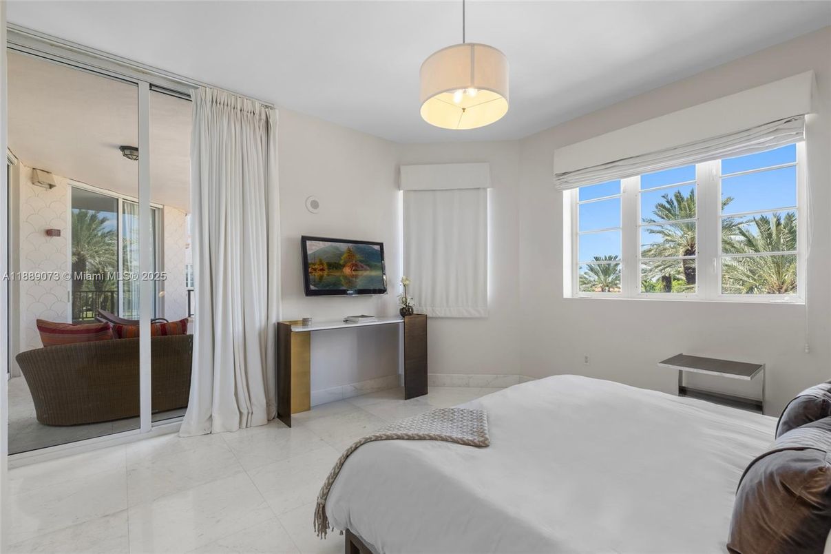 Bedroom, Interior, Pendant Lights