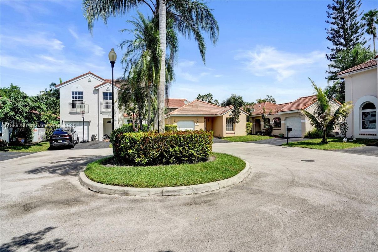 Exterior, Facade, Spanish Mediterranean