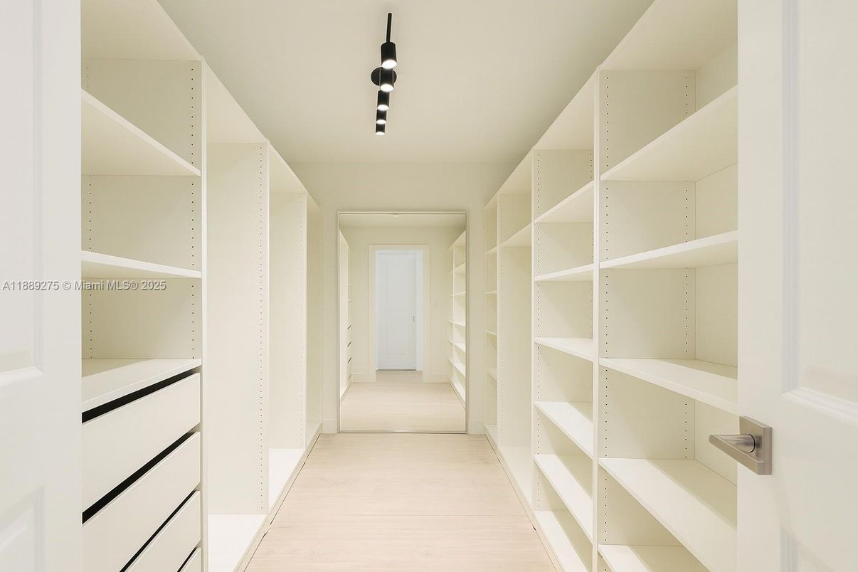 Interior, Walk-in Closets